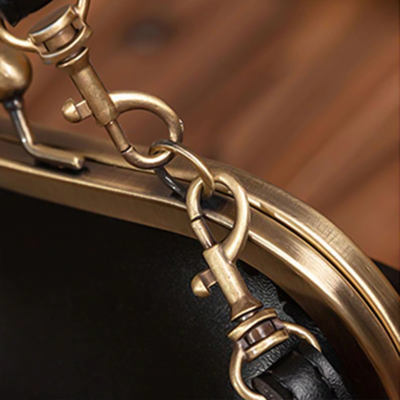 Torebka vintage z zapięciem kiss-lock – niezbędnik w stylu retro Grace